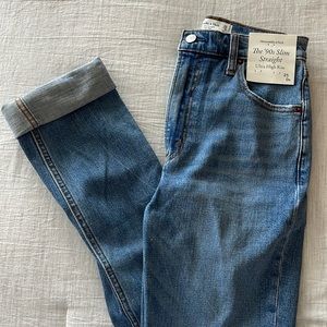 Abercrombie & Fitch | 90’s Slim Straight (Medium Wash) | 25